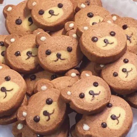 大瓜头吃小熊饼干,大瓜头与小熊饼干的甜蜜邂逅